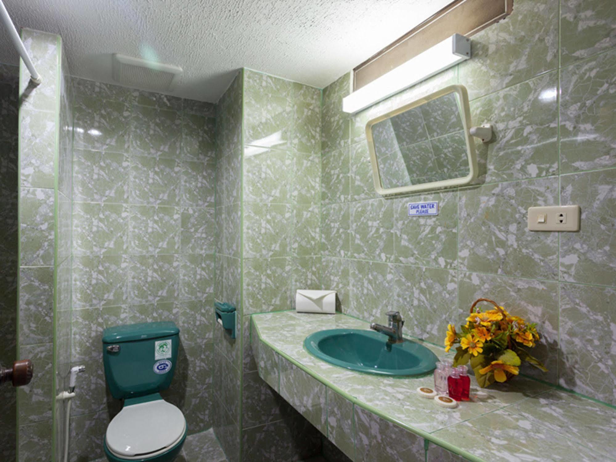 Hotel Simple Boutique Seabreeze Patong Exterior foto
